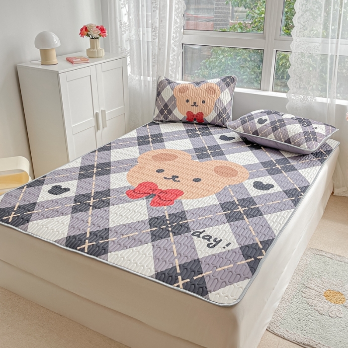 91家纺网 家纺一手货源 找家纺 佰亿莱 2024新款大版乳胶软凉席三件套 绅士小熊