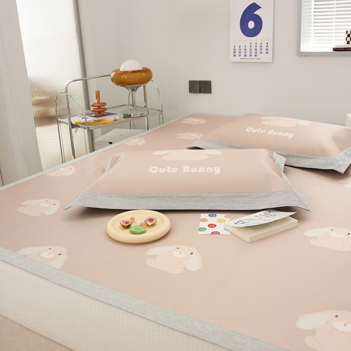 91家纺网 家纺一手货源 找家纺 橘滋 2022新款高端数码印花凉席（平席款）系列 波比兔