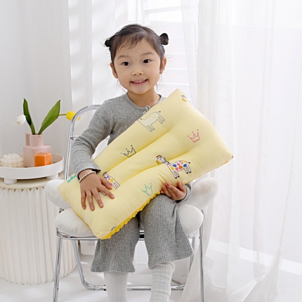 91家纺网 家纺一手货源 找家纺 新生婴儿枕芯儿童枕头全棉纱布1-6岁宝宝定型枕透气安抚豆豆枕