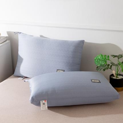 91家纺网 家纺一手货源 找家纺 其乐枕芯 2023新款针织棉石墨烯绣花款枕芯 蓝灰