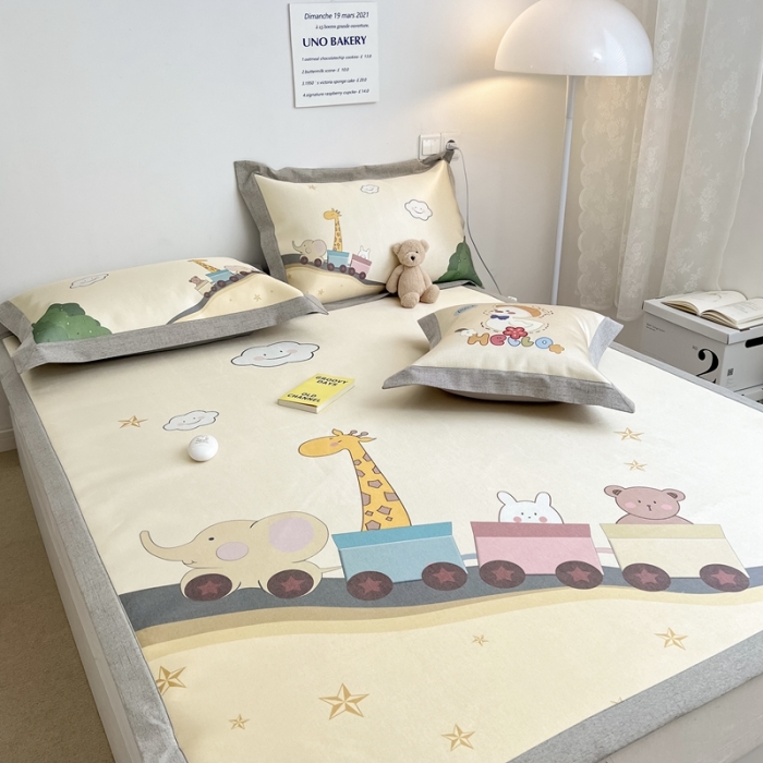 91家纺网 家纺一手货源 找家纺 本希 2022新款水洗数码印花卡通简约冰丝席床席款 快乐小火车