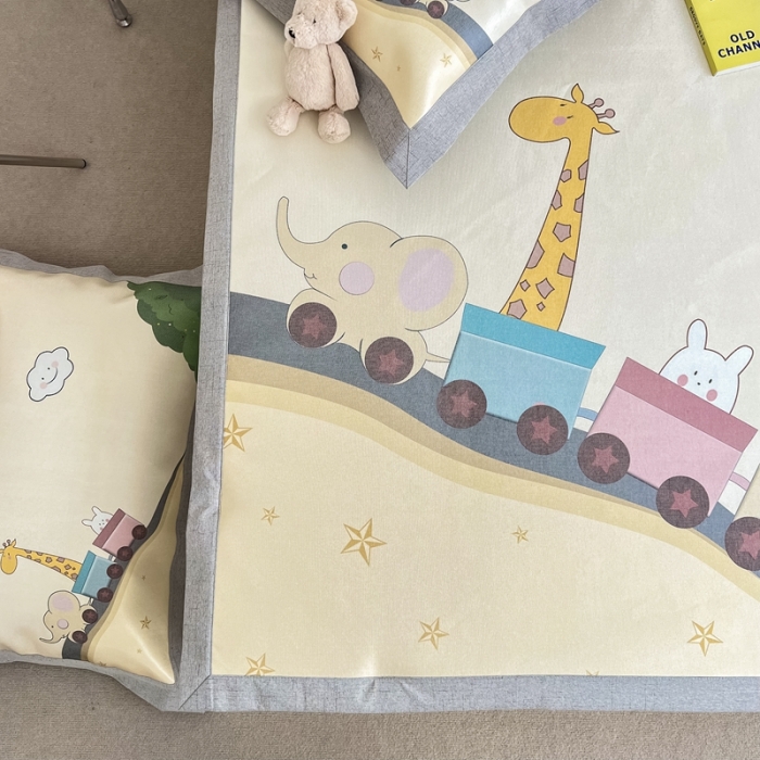 91家纺网 家纺一手货源 找家纺 本希 2022新款水洗数码印花卡通简约冰丝席床席款 快乐小火车