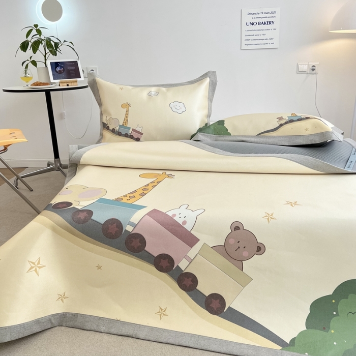 91家纺网 家纺一手货源 找家纺 本希 2022新款水洗数码印花卡通简约冰丝席床席款 快乐小火车