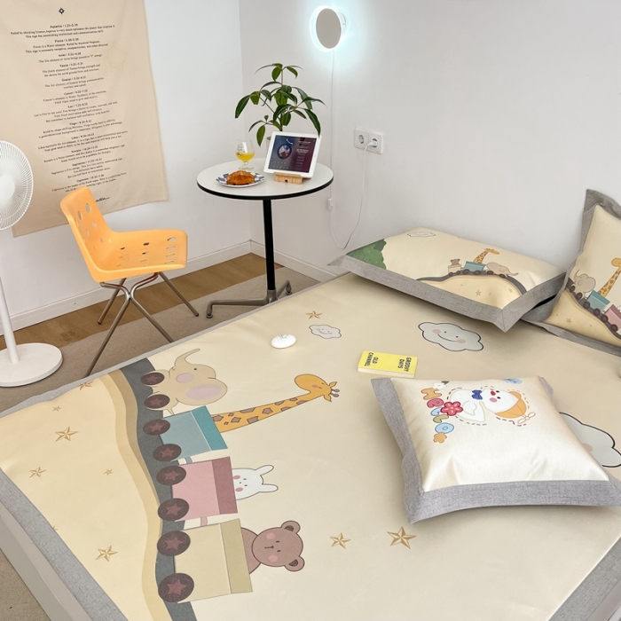 91家纺网 家纺一手货源 找家纺 本希 2022新款水洗数码印花卡通简约冰丝席床席款 快乐小火车