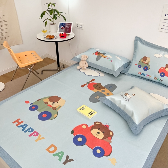 91家纺网 家纺一手货源 找家纺 本希 2022新款水洗数码印花卡通简约冰丝席床席款 快乐小熊