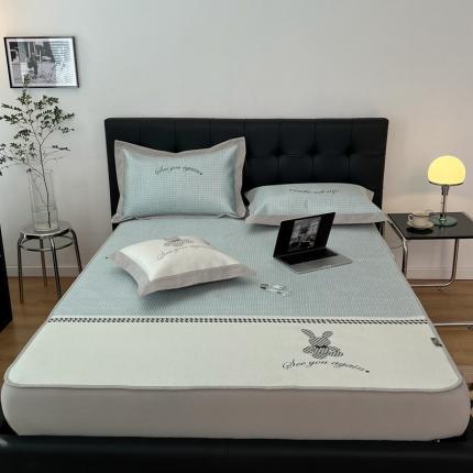 91家纺网 家纺一手货源 找家纺 本希 2022新款花漾轻奢绣花系列床笠款凉席 千鸟格索菲兔-祖母绿