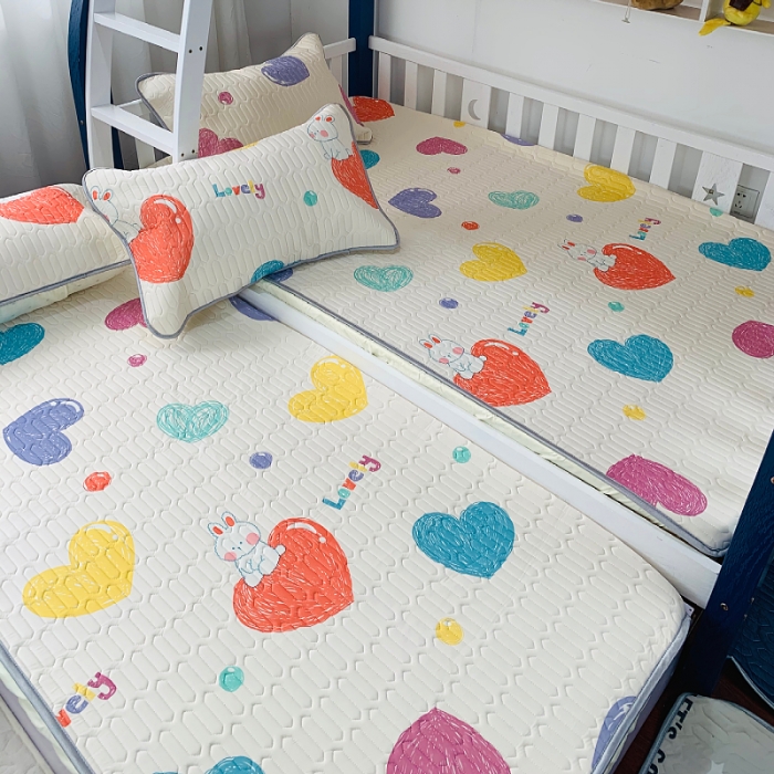 91家纺网 家纺一手货源 找家纺 小虾米 2022新款可定制凉感丝0.4乳胶凉席床笠三件套 爱心小兔