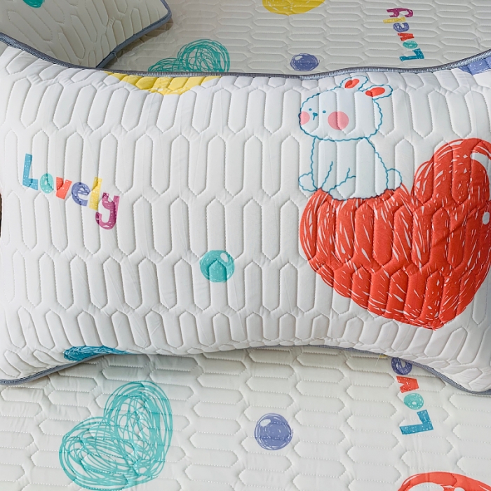 91家纺网 家纺一手货源 找家纺 小虾米 2022新款可定制凉感丝0.4乳胶凉席床笠三件套 爱心小兔