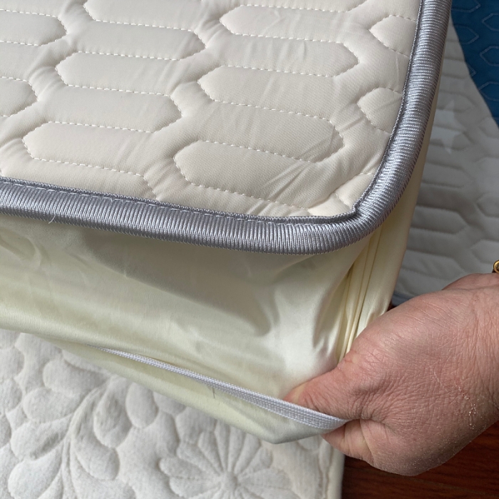 91家纺网 家纺一手货源 找家纺 小虾米 2022新款可定制凉感丝0.4乳胶凉席床笠三件套 爱心小兔