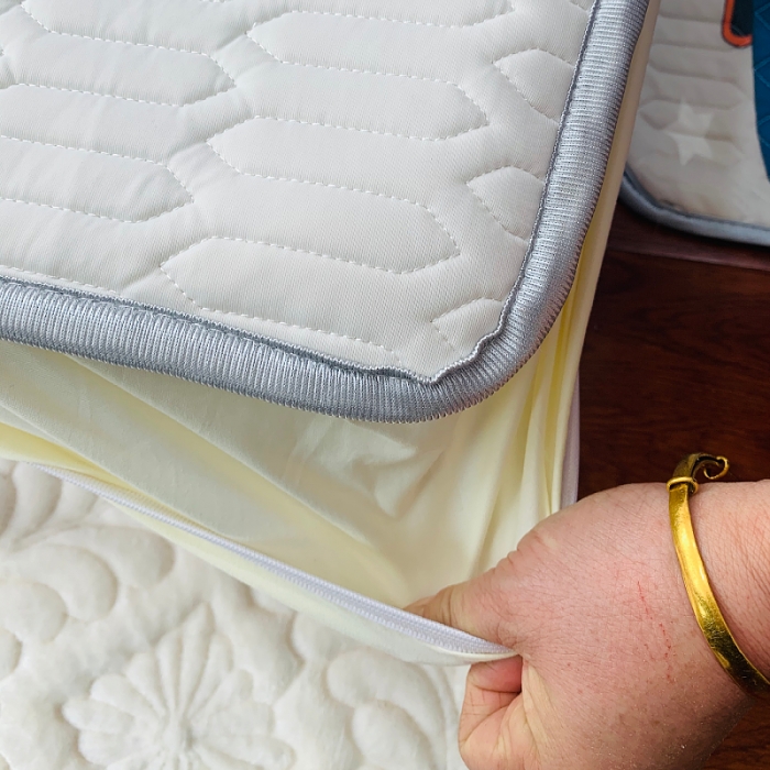 91家纺网 家纺一手货源 找家纺 小虾米 2022新款可定制凉感丝0.4乳胶凉席床笠三件套 方块兔