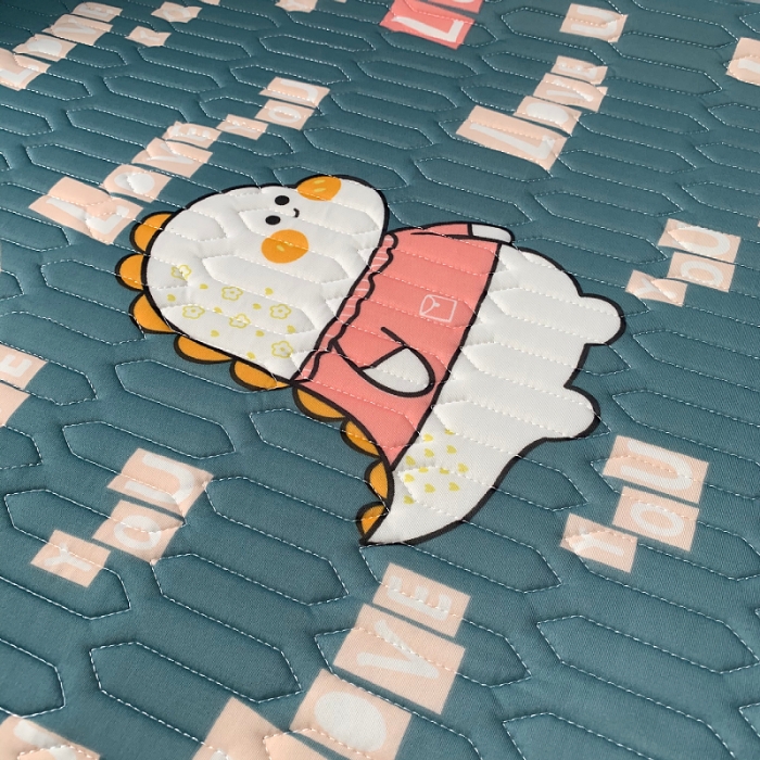 91家纺网 家纺一手货源 找家纺 小虾米 2022新款可定制凉感丝0.4乳胶凉席床笠三件套 恐龙宝贝