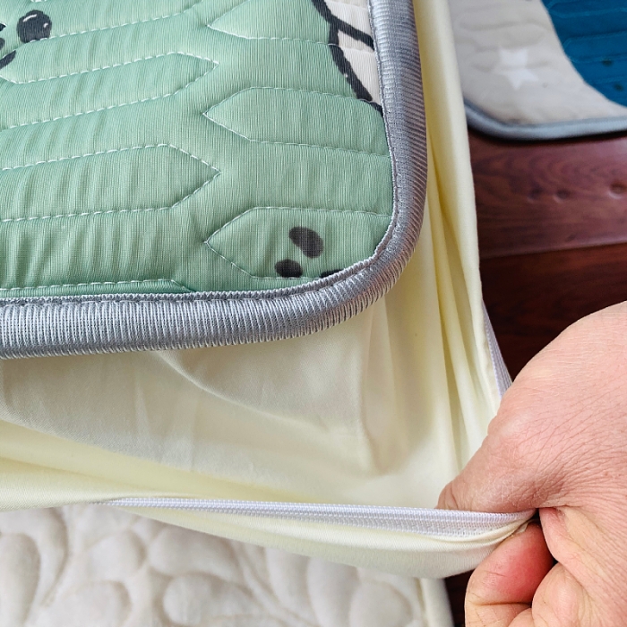 91家纺网 家纺一手货源 找家纺 小虾米 2022新款可定制凉感丝0.4乳胶凉席床笠三件套 帽子狗