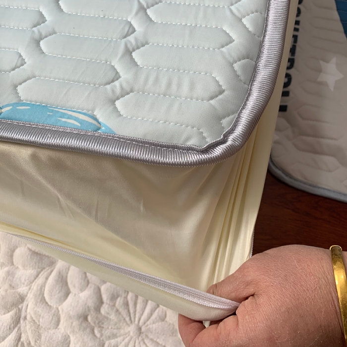 91家纺网 家纺一手货源 找家纺 小虾米 2022新款可定制凉感丝0.4乳胶凉席床笠三件套 小恐龙兰