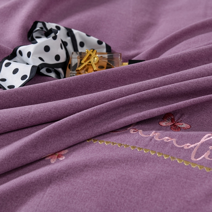 91家纺网 家纺一手货源 找家纺 优姿家纺 2022新款全棉磨毛绣花四件套 香水百合-红豆沙