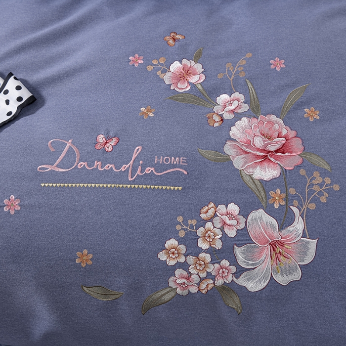 91家纺网 家纺一手货源 找家纺 优姿家纺 2022新款全棉磨毛绣花四件套 香水百合-浅灰