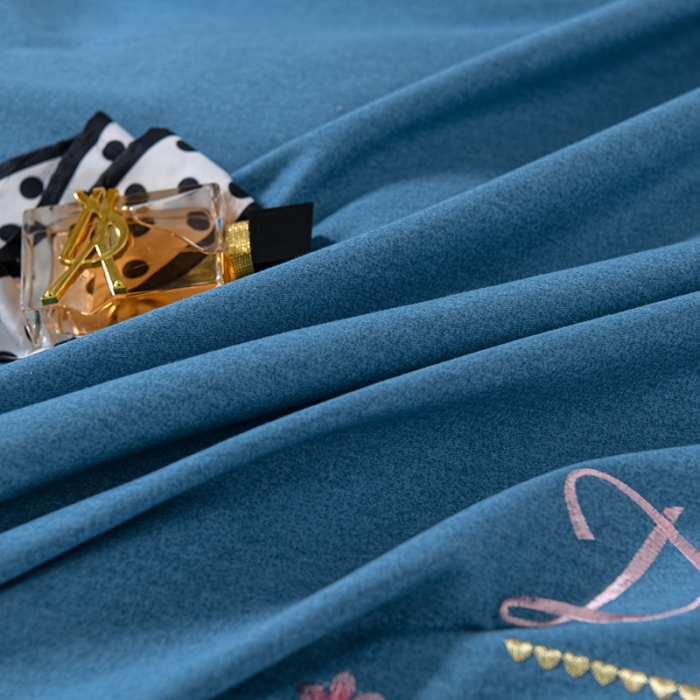 91家纺网 家纺一手货源 找家纺 优姿家纺 2022新款全棉磨毛绣花四件套 香水百合-清澈蓝