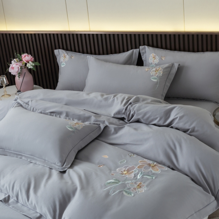 91家纺网 家纺一手货源 找家纺 优姿2022新款100S长绒棉宽边绣花四件套 蝶恋花-灰色
