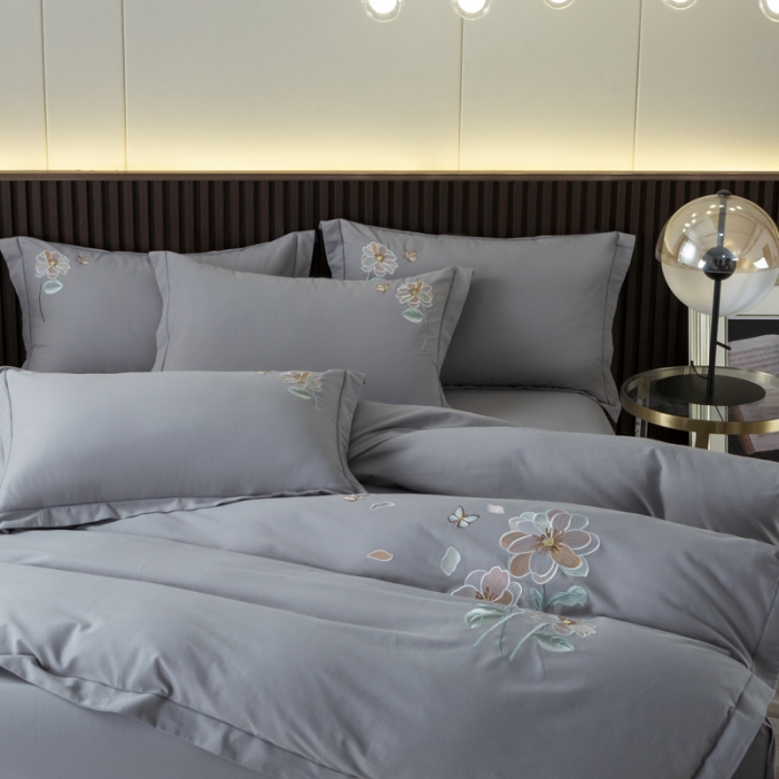 91家纺网 家纺一手货源 找家纺 优姿2022新款100S长绒棉宽边绣花四件套 蝶恋花-灰色