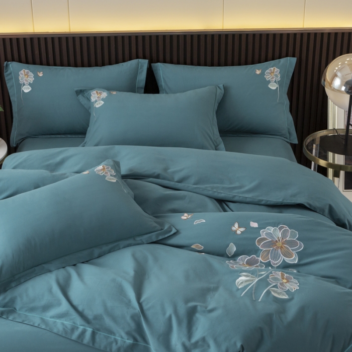 91家纺网 家纺一手货源 找家纺 优姿2022新款100S长绒棉宽边绣花四件套 蝶恋花-孔雀蓝