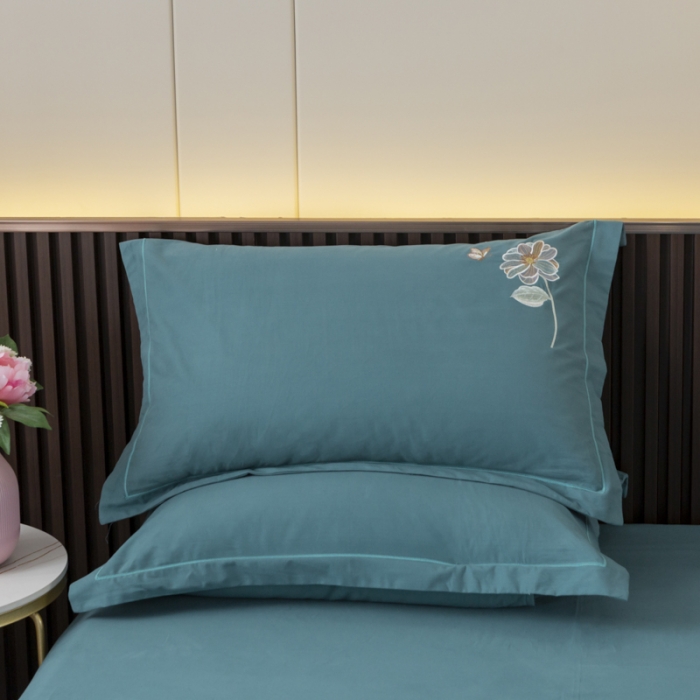 91家纺网 家纺一手货源 找家纺 优姿2022新款100S长绒棉宽边绣花四件套 蝶恋花-孔雀蓝