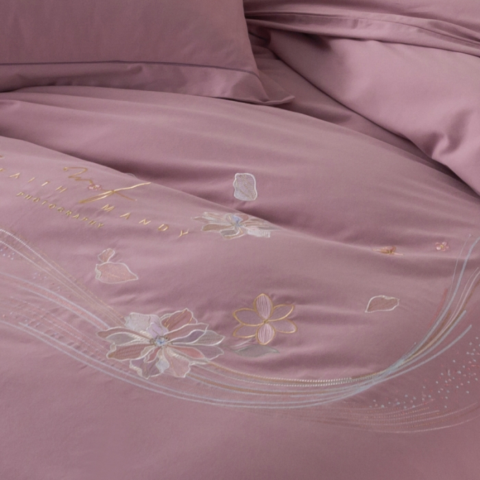 91家纺网 家纺一手货源 找家纺 优姿 2022新款100S长绒棉宽边绣花四件套似锦年华-豆沙