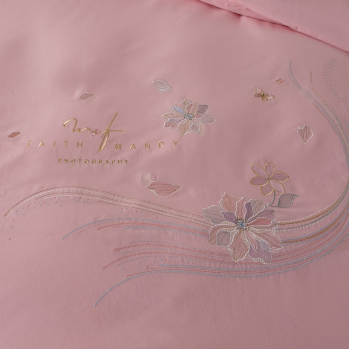 91家纺网 家纺一手货源 找家纺 优姿 2022新款100S长绒棉宽边绣花四件套似锦年华-粉色