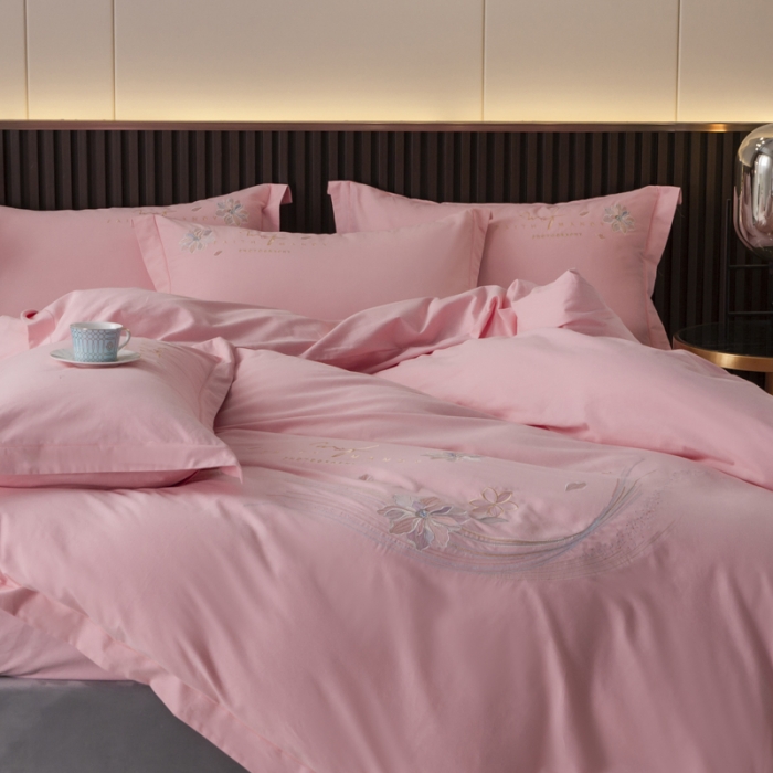91家纺网 家纺一手货源 找家纺 优姿 2022新款100S长绒棉宽边绣花四件套似锦年华-粉色