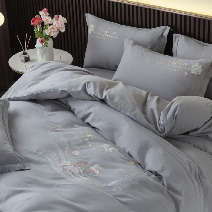 91家纺网 家纺一手货源 找家纺 优姿 2022新款100S长绒棉宽边绣花四件套似锦年华-灰色