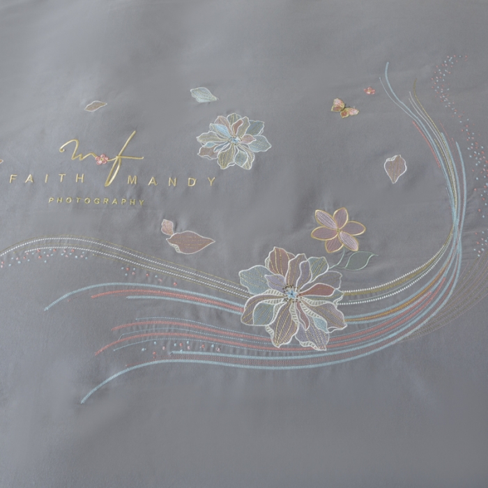 91家纺网 家纺一手货源 找家纺 优姿 2022新款100S长绒棉宽边绣花四件套似锦年华-灰色