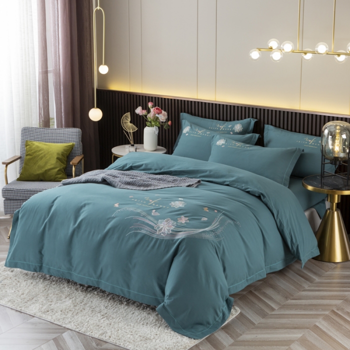 91家纺网 家纺一手货源 找家纺 优姿2022新款100S长绒棉宽边绣花四件套似锦年华-孔雀蓝
