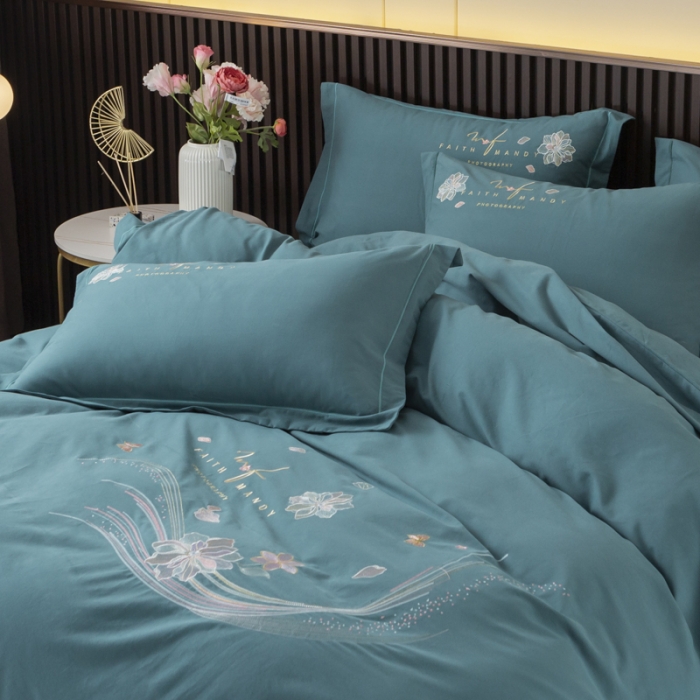 91家纺网 家纺一手货源 找家纺 优姿2022新款100S长绒棉宽边绣花四件套似锦年华-孔雀蓝