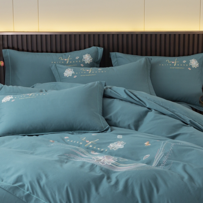 91家纺网 家纺一手货源 找家纺 优姿2022新款100S长绒棉宽边绣花四件套似锦年华-孔雀蓝