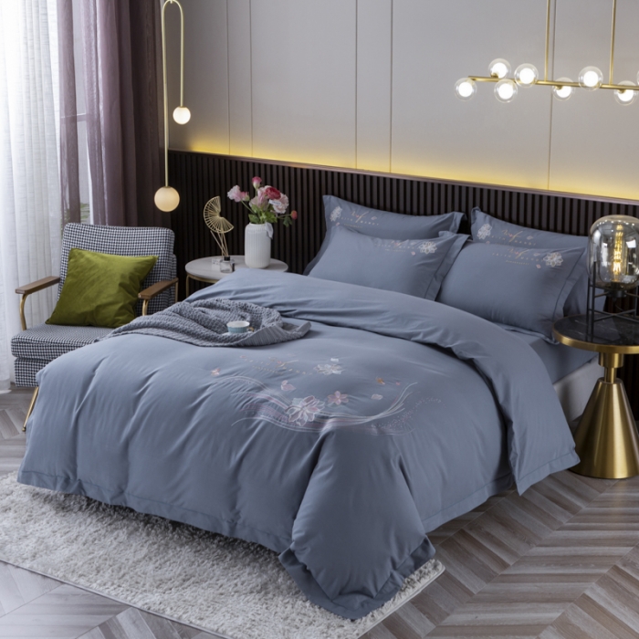 91家纺网 家纺一手货源 找家纺 优姿 2022新款100S长绒棉宽边绣花四件套似锦年华-蓝灰