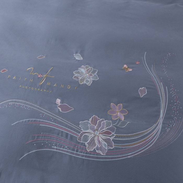 91家纺网 家纺一手货源 找家纺 优姿 2022新款100S长绒棉宽边绣花四件套似锦年华-蓝灰