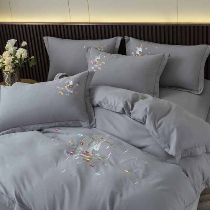 91家纺网 家纺一手货源 找家纺 优姿2022新款100S长绒棉宽边绣花四件套 一路有你-灰色