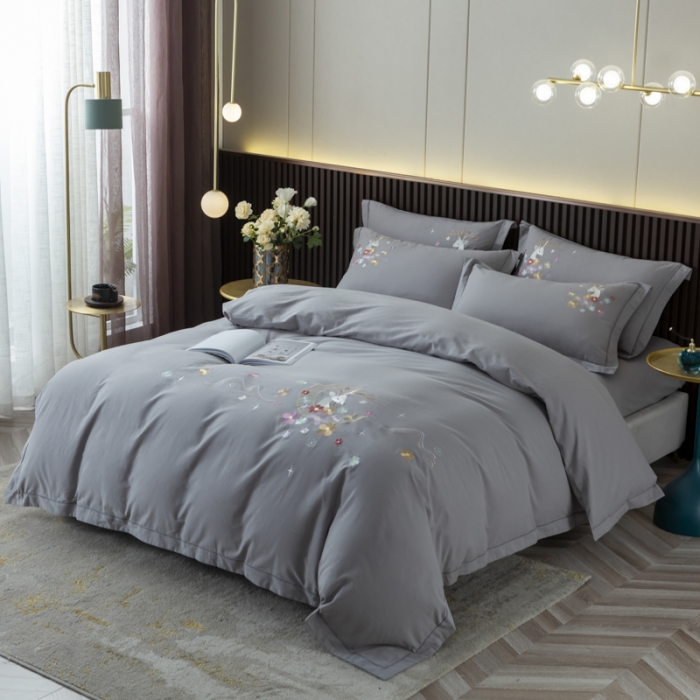 91家纺网 家纺一手货源 找家纺 优姿2022新款100S长绒棉宽边绣花四件套 一路有你-灰色
