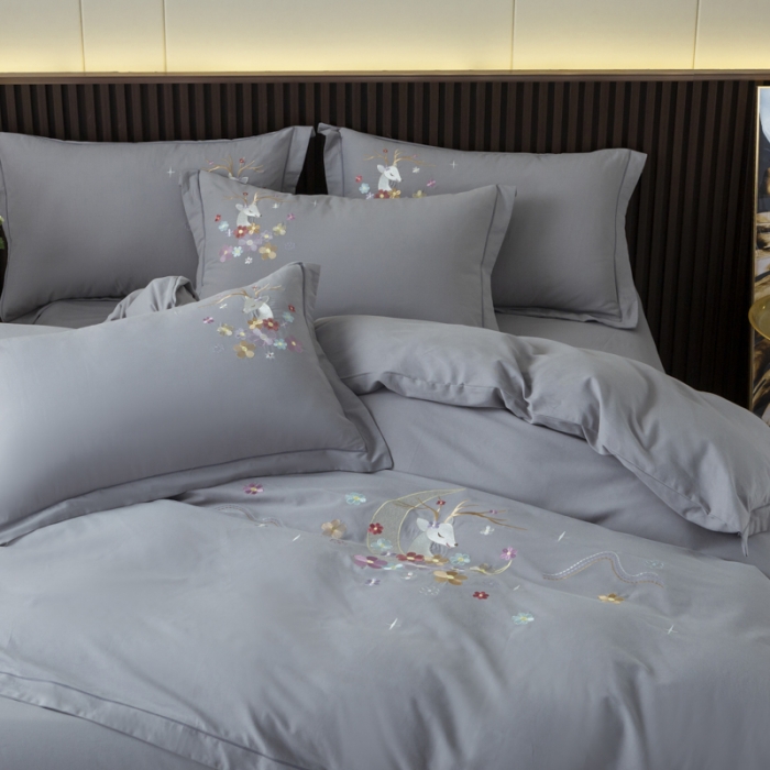 91家纺网 家纺一手货源 找家纺 优姿2022新款100S长绒棉宽边绣花四件套 一路有你-灰色