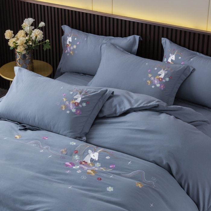 91家纺网 家纺一手货源 找家纺 优姿2022新款100S长绒棉宽边绣花四件套 一路有你-蓝灰