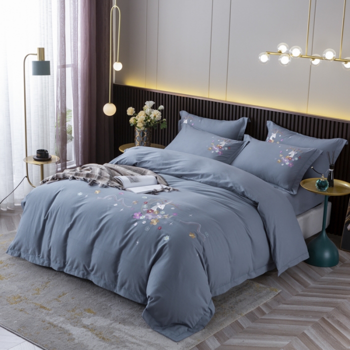 91家纺网 家纺一手货源 找家纺 优姿2022新款100S长绒棉宽边绣花四件套 一路有你-蓝灰