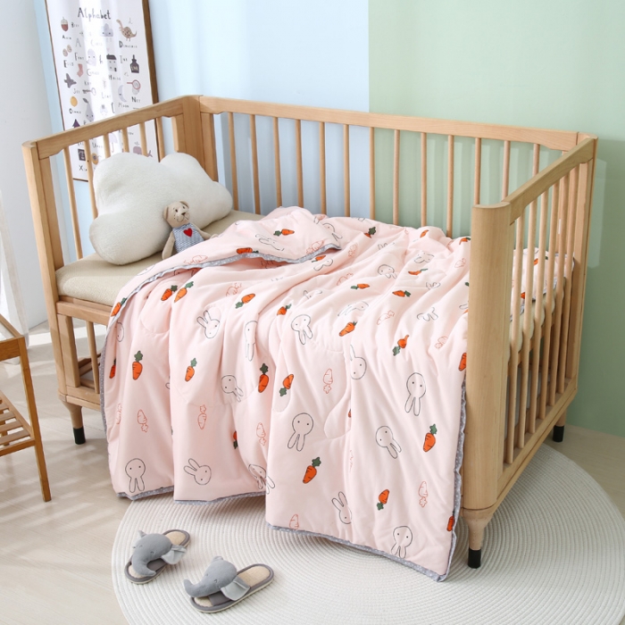 91家纺网 家纺一手货源 找家纺 喜多兔 2022新款针织棉幼儿园夏凉空调被 小兔子贝贝同学