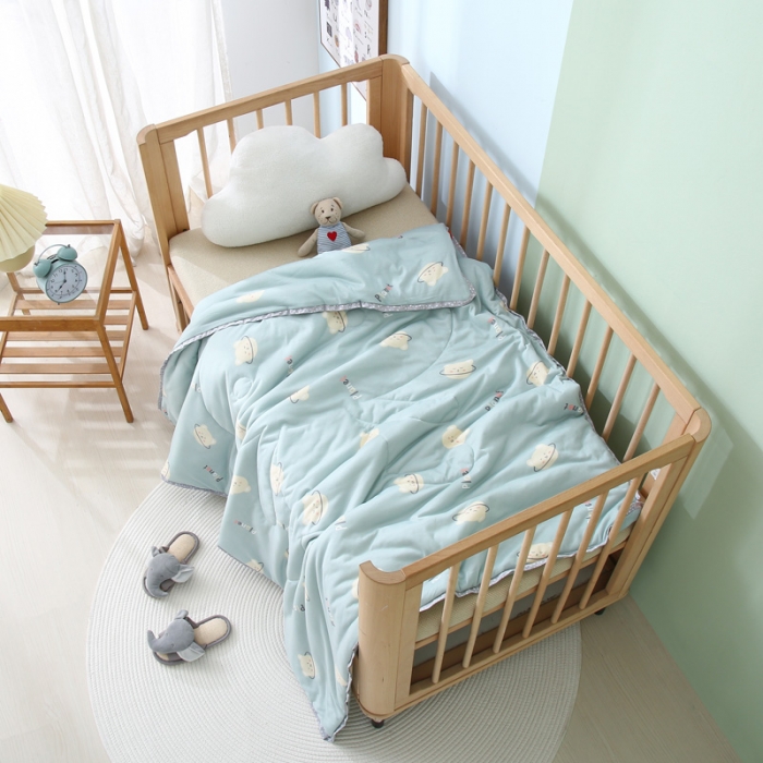 91家纺网 家纺一手货源 找家纺 喜多兔 2022新款针织棉幼儿园夏凉空调被 圆脸熊闹闹同学