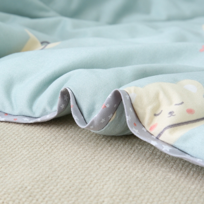 91家纺网 家纺一手货源 找家纺 喜多兔 2022新款针织棉幼儿园夏凉空调被 圆脸熊闹闹同学