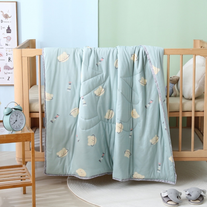 91家纺网 家纺一手货源 找家纺 喜多兔 2022新款针织棉幼儿园夏凉空调被 圆脸熊闹闹同学