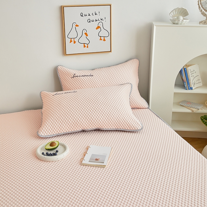 91家纺网 家纺一手货源 找家纺 金丝鸟 2022新款凉感豆豆A类按摩凉席三件套 粉玉色