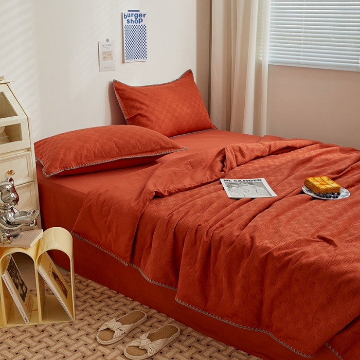 91家纺网 家纺一手货源 找家纺 金丝鸟 2023新款A类全棉华夫格水洗棉大豆夏被四件套 苏珊格-红