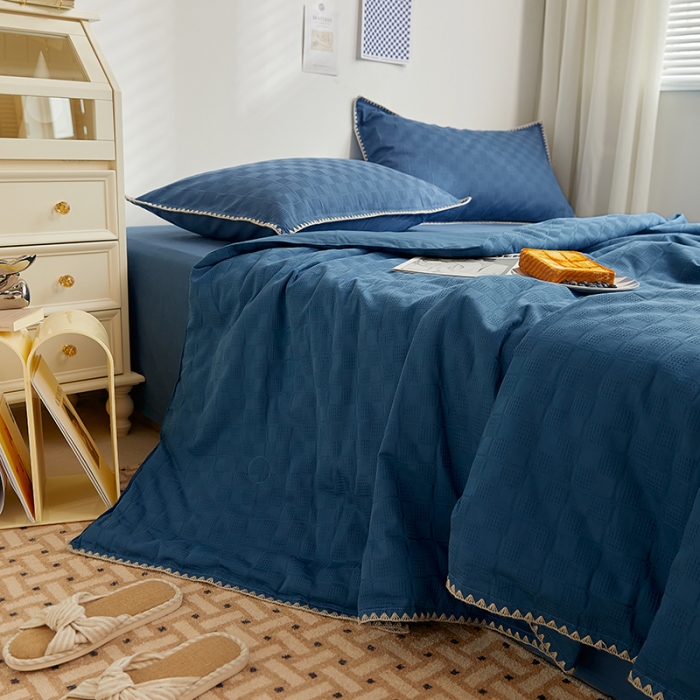 91家纺网 家纺一手货源 找家纺 金丝鸟 2023新款A类全棉华夫格水洗棉大豆夏被四件套 苏珊格-蓝