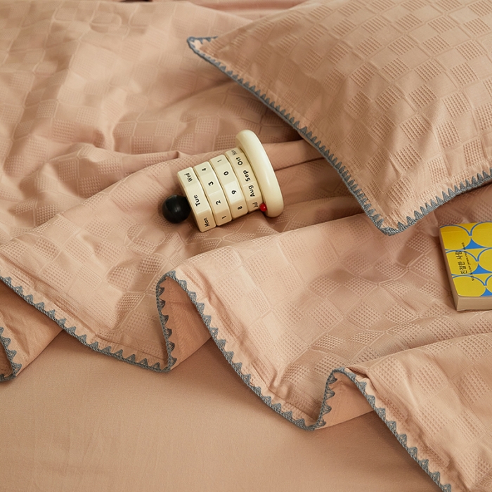 91家纺网 家纺一手货源 找家纺 金丝鸟 2023新款A类全棉华夫格水洗棉大豆夏被四件套 苏珊格-驼