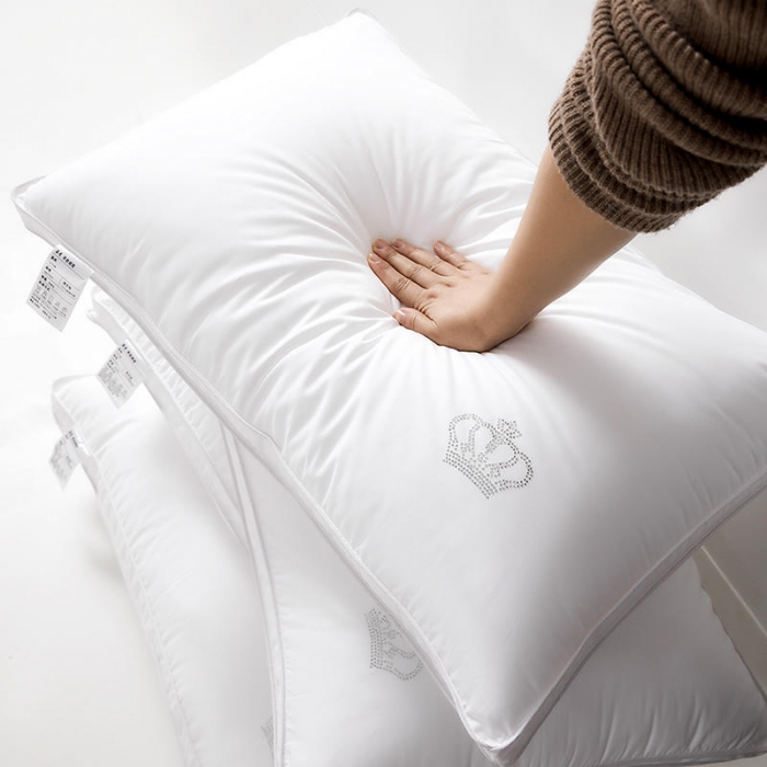 91家纺网 家纺一手货源 找家纺 2025全棉透气舒适超柔软整头烫钻皇冠羽丝绒枕芯 