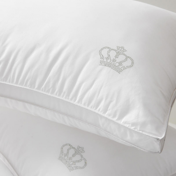 91家纺网 家纺一手货源 找家纺 2025全棉透气舒适超柔软整头烫钻皇冠羽丝绒枕芯 