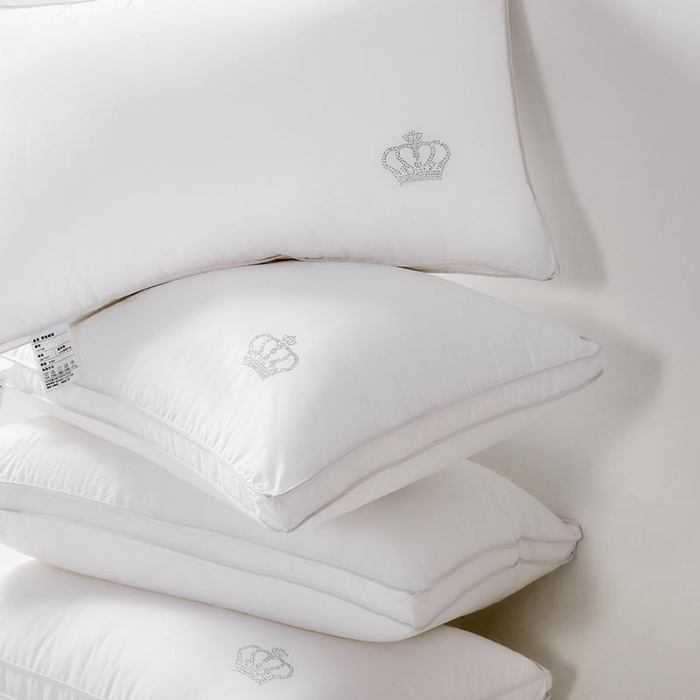 91家纺网 家纺一手货源 找家纺 2025全棉透气舒适超柔软整头烫钻皇冠羽丝绒枕芯 